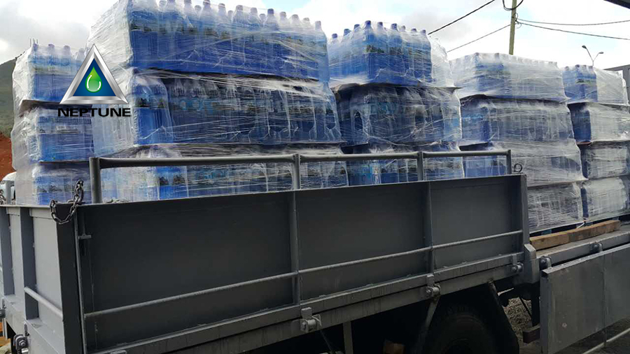 bottle-water-plant-loading-wrap-bottle-water-into-truck-for-freight-to-1