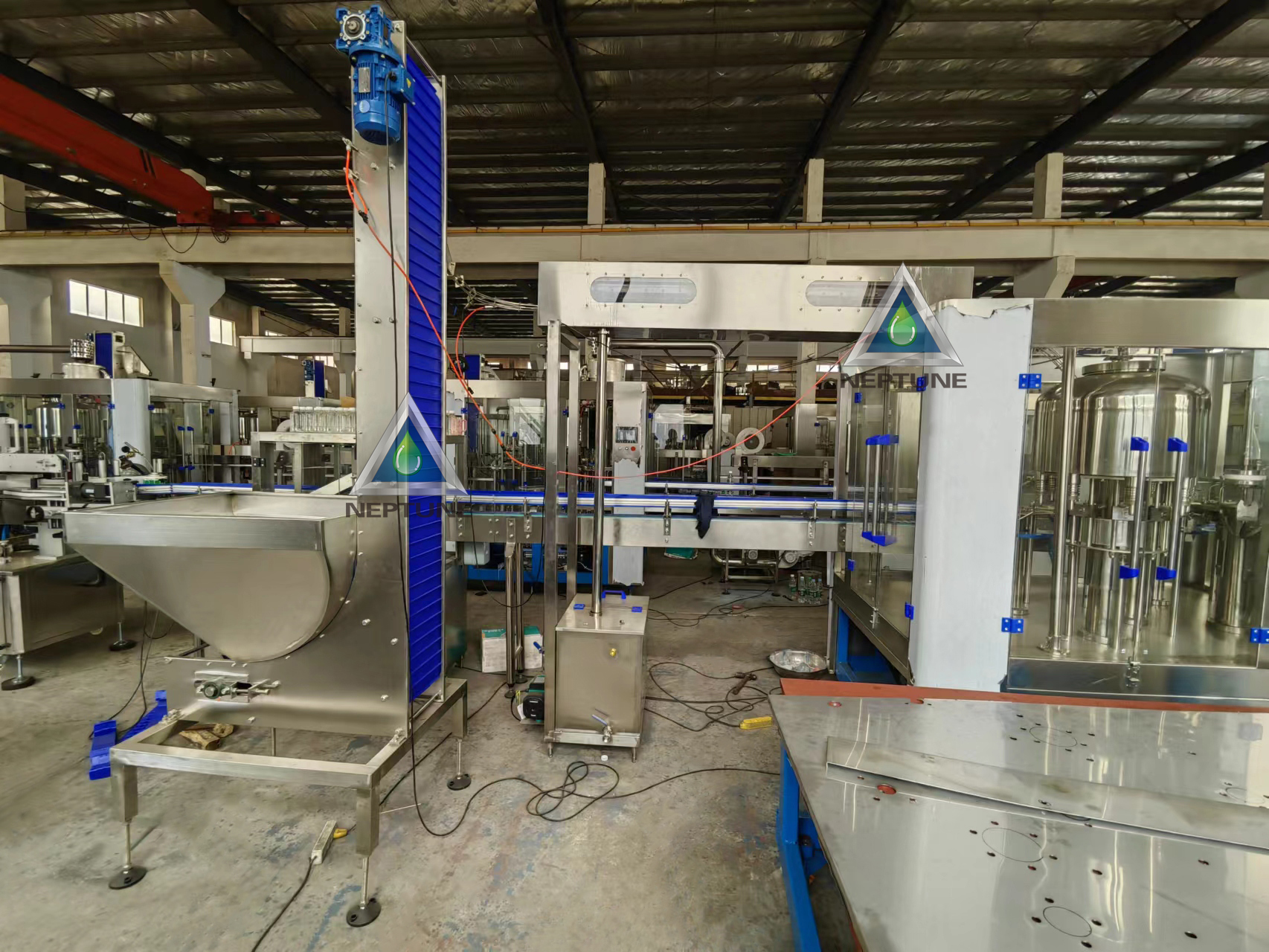 2000BPH Automatic Water Bottling Machine 6 automatic cap washing and loading machine for monoblock water bottling machine